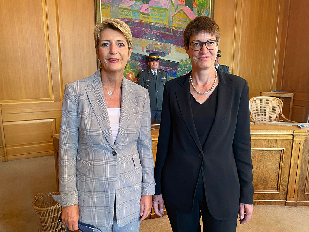 Bundesrätin Karin Keller-Sutter und Frau Landammann Mairanne Lienhard
