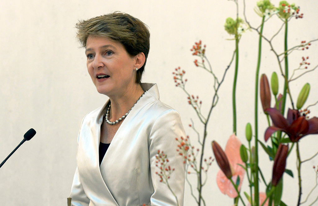 La conseillère fédérale Simonetta Sommaruga prononce le discours d’inauguration du Tribu-nal pénal fédéral (Photo: Keystone)