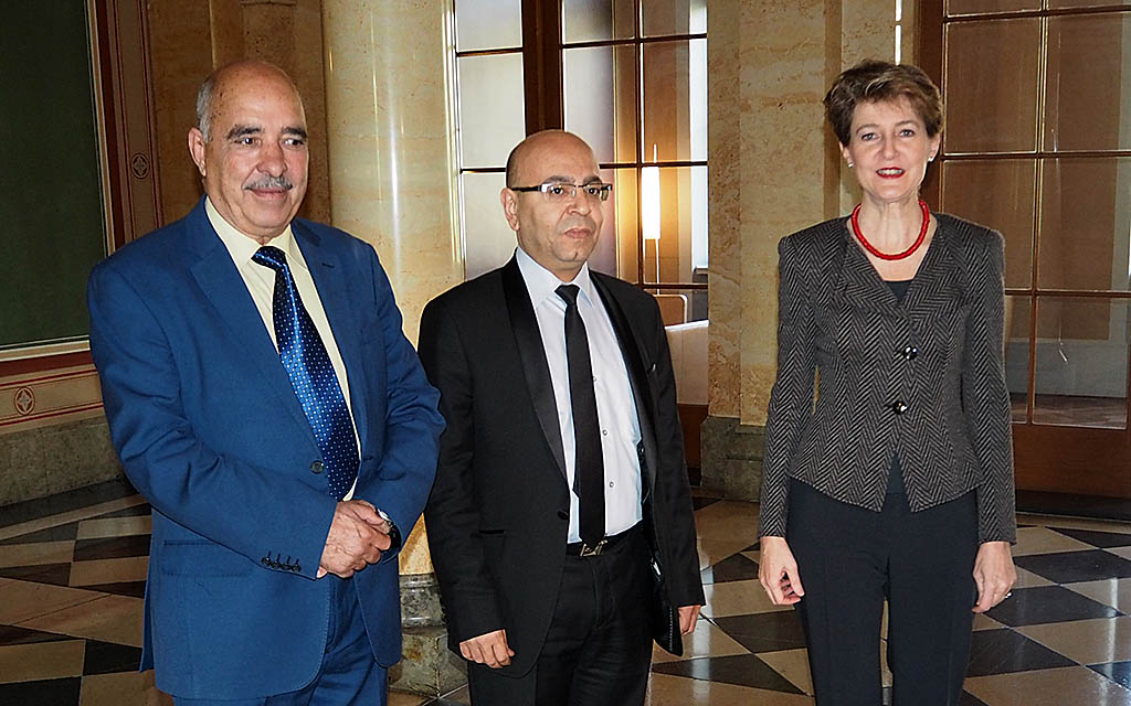 La consigliera federale Simonetta Sommaruga da il Benvenuto a Abdessattar ben Moussa (presidente della Ligue tunisienne des Droits de l'homme) e Fadhel Mahfoudh (presidente dell‘Ordre national das avocats de Tunisie)