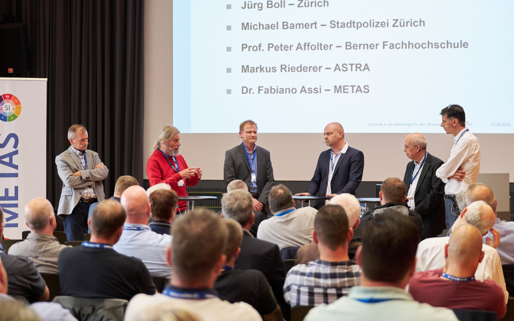 Podiumsdiskussion mit Fachexperten Prof. T. Probst, M. Riederer, H. Reber, Prof. P. Affolter, M. Bamert, Dr. iur. J. Boll, Dr. F. Assi (von links nach rechts) Copyright: METAS